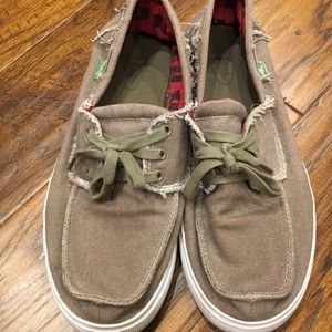 Sanuk size 10